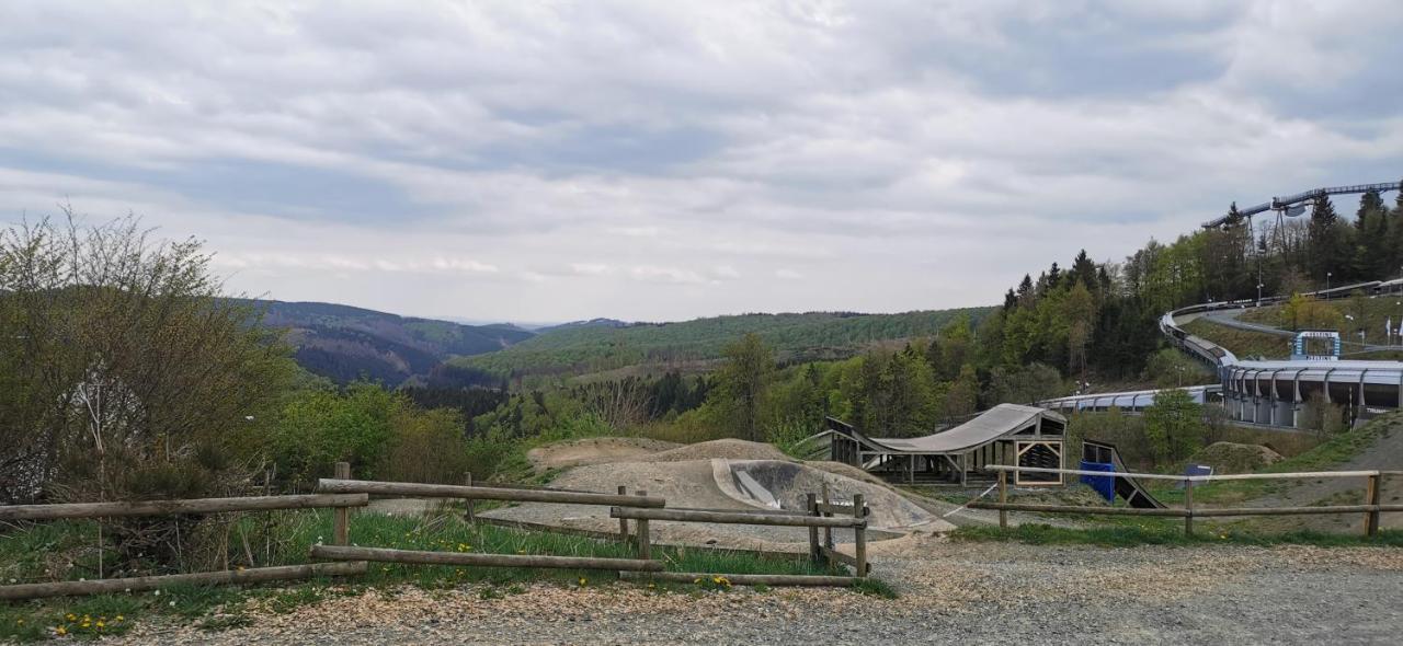 Apartment Ferienwohnung Hochsitz Mit Traumhaften Blick Auf Die Bobbahn Und Umliegenden Berge Winterberg